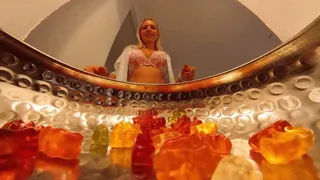 Jenni and her special gummy bear 6K