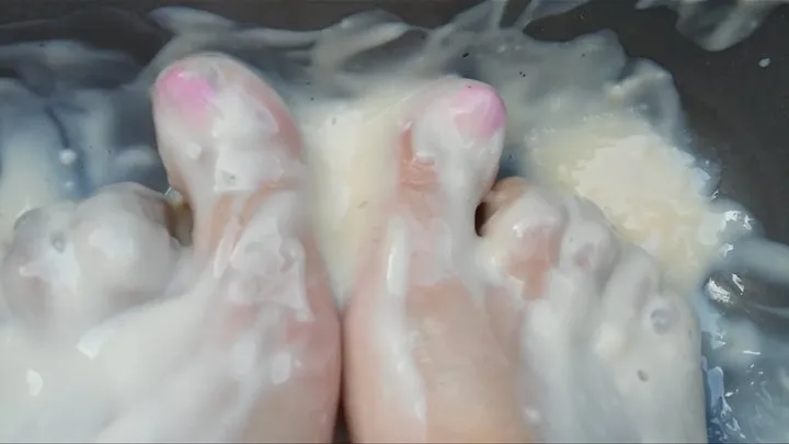 Feet Sploshing