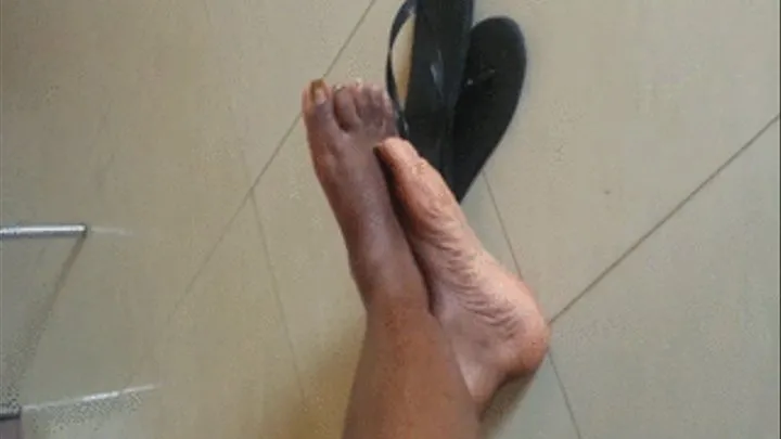 Papistimol's Thick, Luscious Ebony Feet & Soles Crossed at Ankles