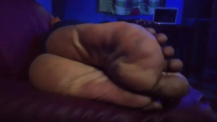 Gold Coast Damsel's Plump, Thick Soles Up Close From Side On Couch