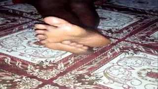 Akweley's Top Sole In Between Toes of Bottom Sole