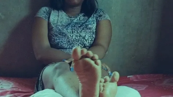 Igbo Omo Actress' Meaty, Juicy, Luscious Soles Crossed at Ankles On Bed