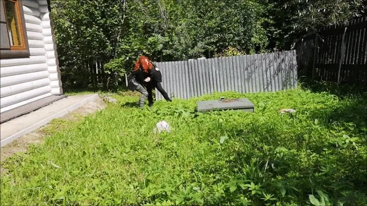 Streetfight between man and a girl