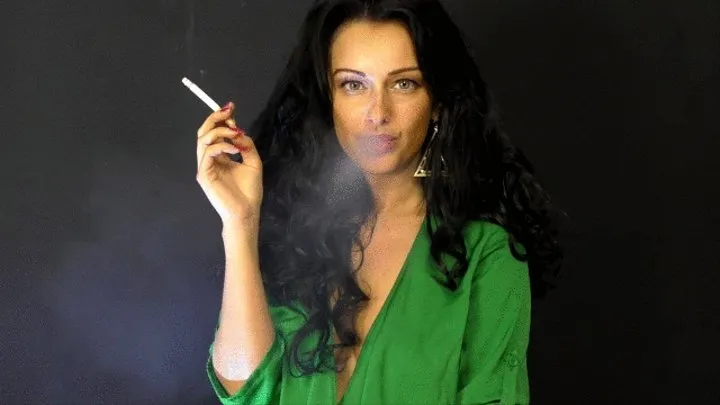 SEXY CLOSE UP SEDUCTIVE MARLBORO RED SMOKE - Cassie