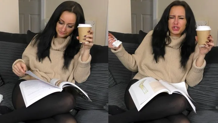 NATURAL CASUAL CHAIN SNEEZING WHILST READING - Cassie Clarke