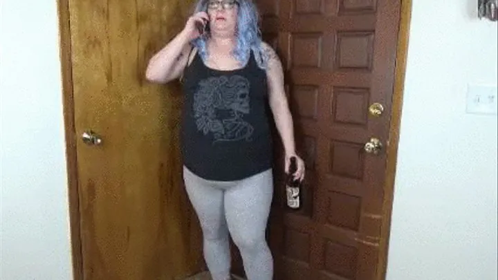 BBW Daisy Pisses Her Grey Leggings