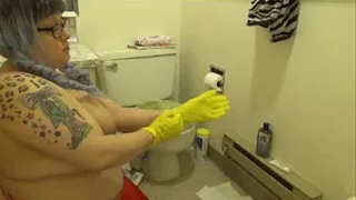 Naked BBW Housecleaning & Toilet Scrubbing