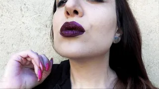 Let's make my lipstick shine kissing you