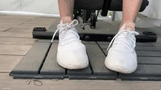 WIGGLING TOES INSIDE SWEATY GYM SHOES