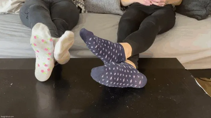 CHLOE AND KYLIE CHILLING OUT FOOTSIE