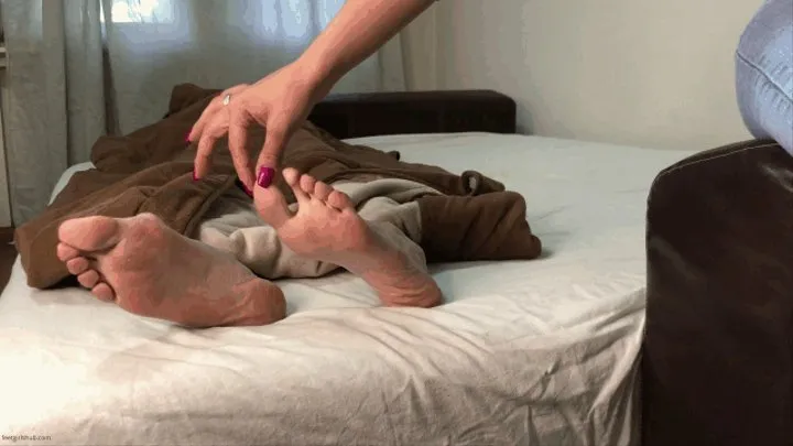 NAPPING TOES PLAY KYLIE (PART 2) **CUSTOM CLIP**