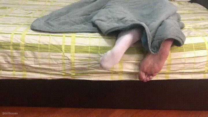 BIG SOLES STICKING OUT UNDER THE BLANKET **CUSTOM CLIP**