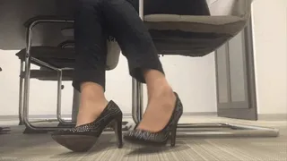 OFFICE DANGLING SHOEPLAY FEET IN NYLONS WORSHIP VOYEUR VIEW (PART 4)