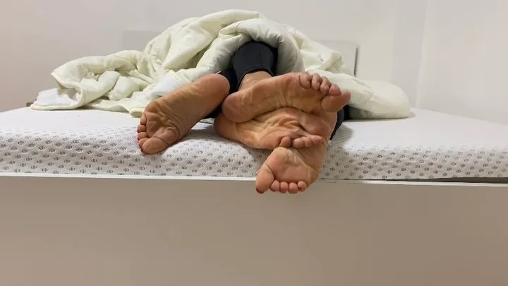 TWO GIRLS SNORING IN BED AND SEXY MORNING FOOTSIE - MOB