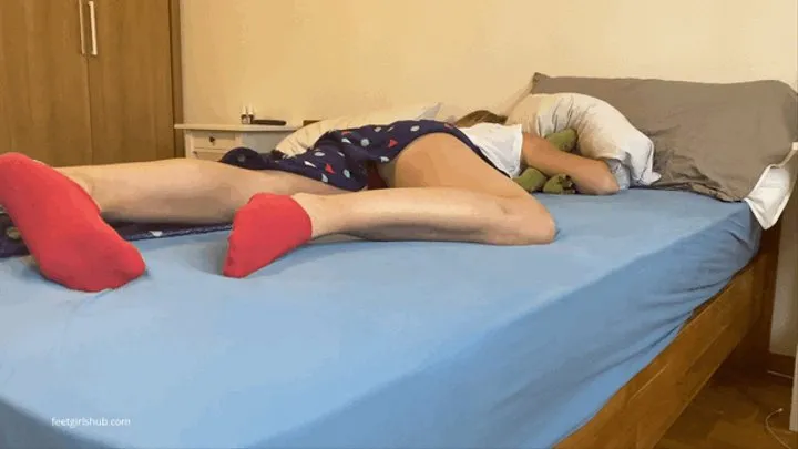 SEXY TIRED SOLES GIRL TAKES A NAP SNORNG