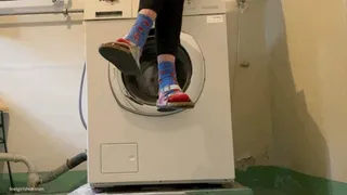 SEXY STUDENT IN THE MUTUAL LAUNDRY ROOM