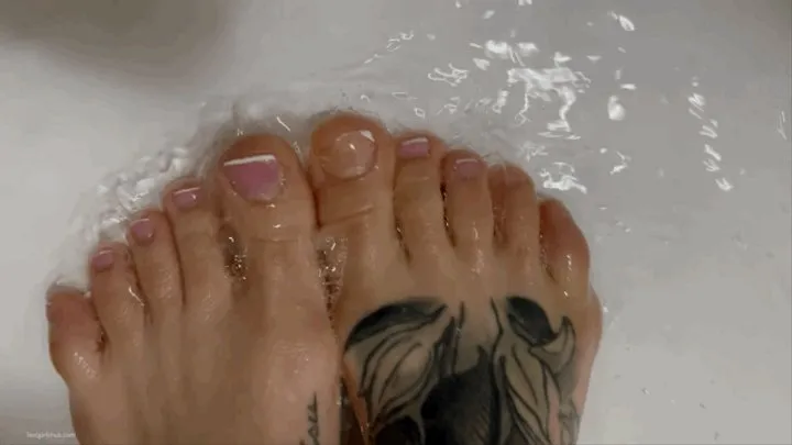 FOOT CLEANING FEET POV BAREFOOT SHOWER