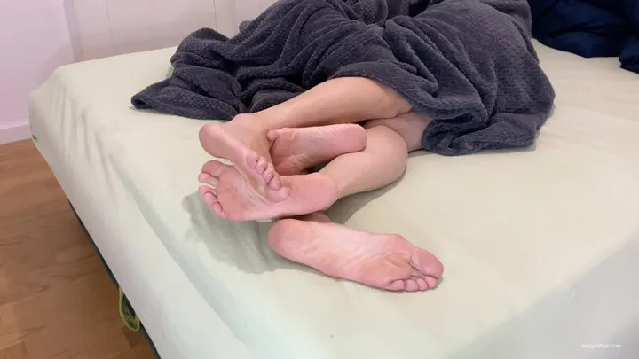 FLIRTING FEET FOOTSIE IN BED SEXY SOLES