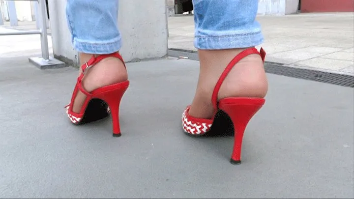 peszw Manuela‘s red high heels