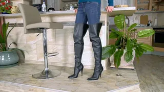 rpa23 Victoria in her black boots