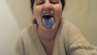 Blue tongue and teeth