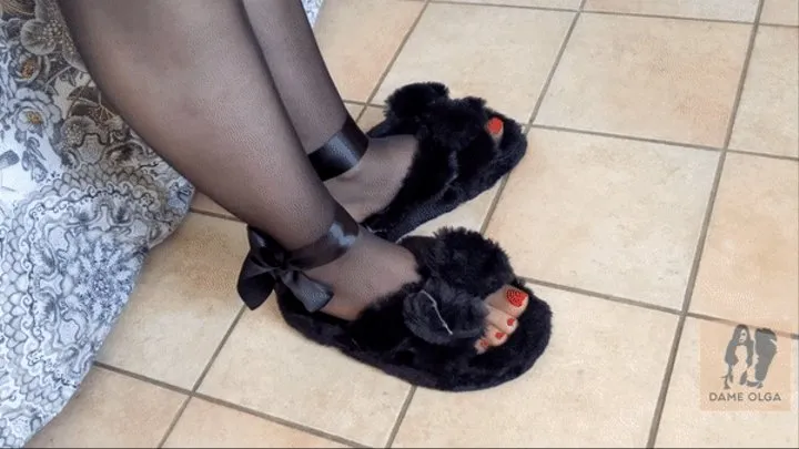 (302) Shoejob and Cum in Fluffy Slippers