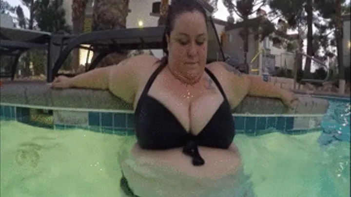Big boob play in a public pool!