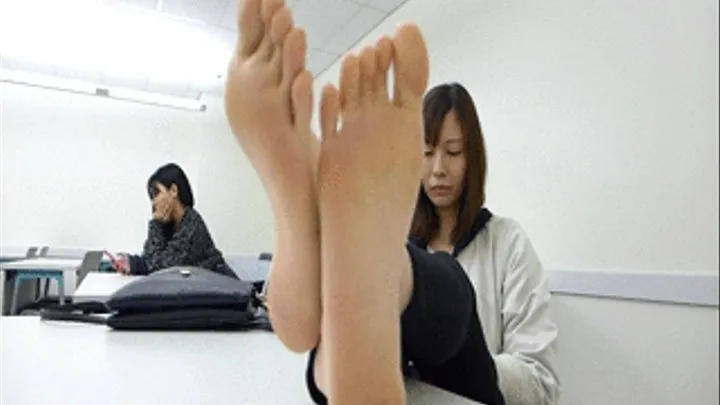 Saki's size 7 and half nagoya soles! " My feet are skinny!" part 2 no audio