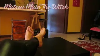 Foot slave tea time - Una merenda coi piedi