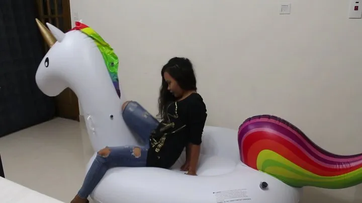 Kejora & Andy play on big Unicorn 1