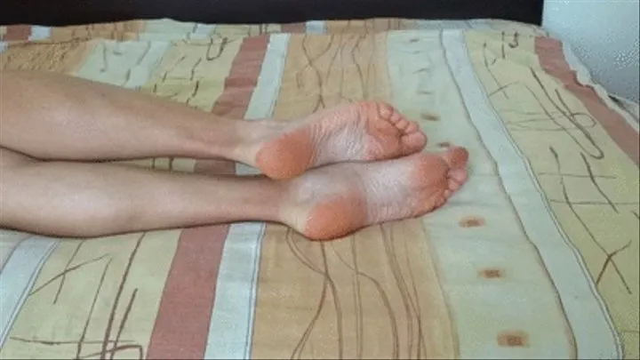 Jerk off to my long wrinkled soles!