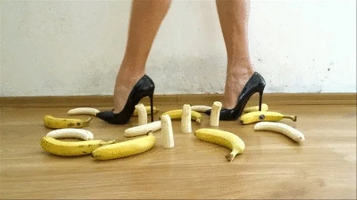 Crushing bananas with my stilettos + inshoe crushing