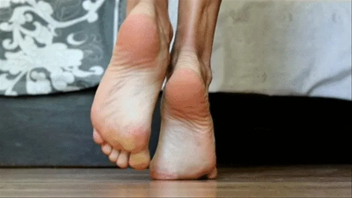 Teasing you with my soles - testing my new videocam