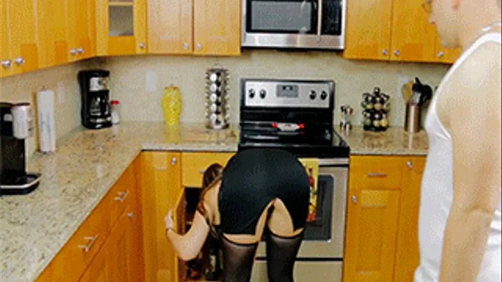 Kitchen Counter Fuck in Cooking for Stepmom