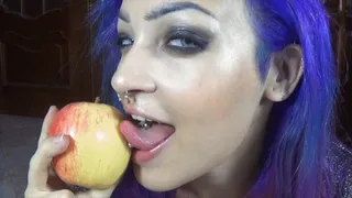 FRENCH KISSING A ROYAL APPLE | food porn