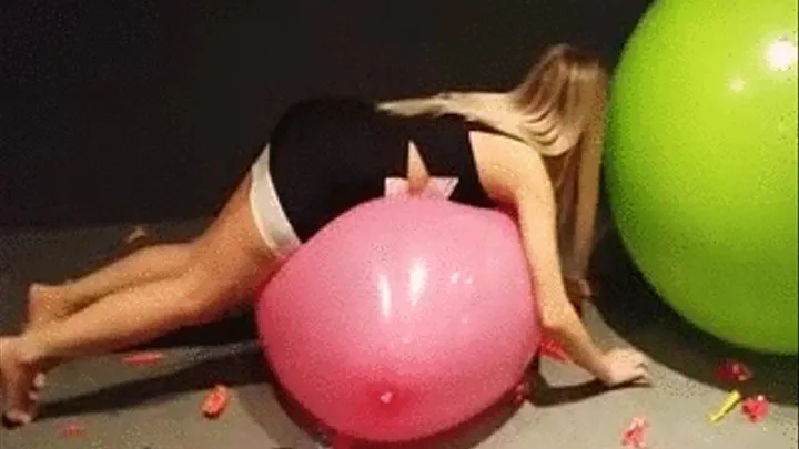 Emily Plays and Sit to Pop 3 Huge Balloons