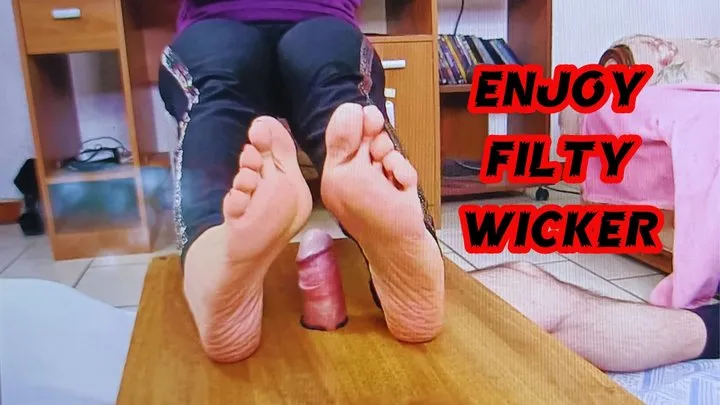 PADRONADOMINA: FOOTJOB - ENJOY FILTY WICKER