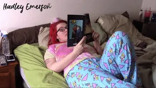 Nerdy Girl Masturbating Before Bed