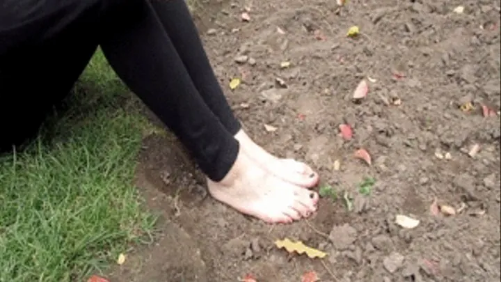 Valentina barefoot 3 : Playing with dirt, throwing rocks with her toes, etc
