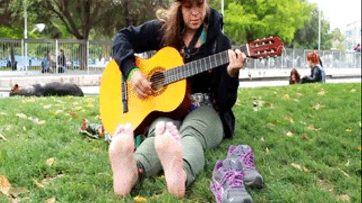 Street singer on a park