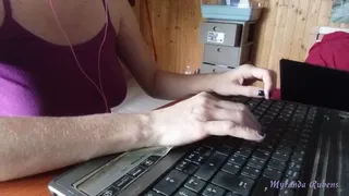 Expressing hands on the keybord