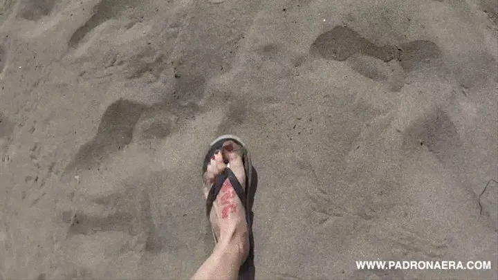 MY FEET IN HOLIDAY TO THE SEA