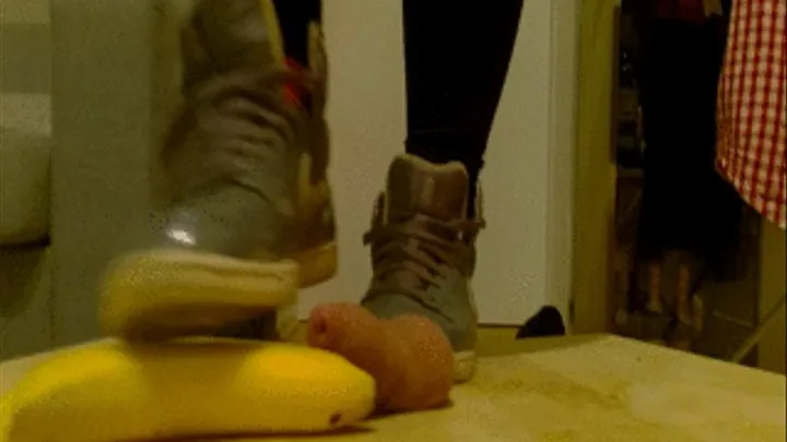 Nike Leoprint Banana and Cock crush - Shoejob with cum CBT