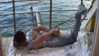 A real mermaid with bare tits beats his tail in exhaustion. Clip