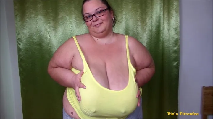 VT titty play in yellow shirt