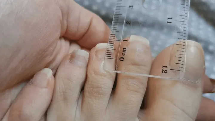 let s measure my toenails