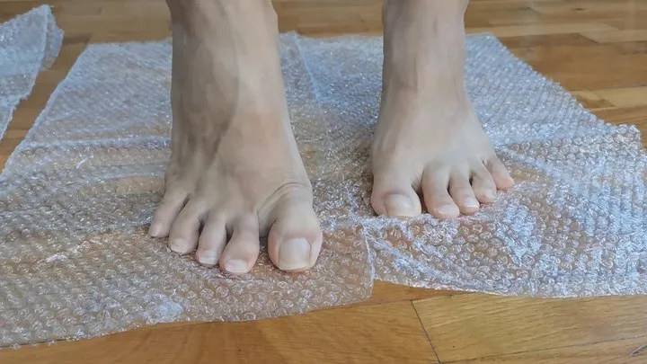 bubble wrap against feet