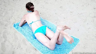 Very beautiful girl Valentina shows her flexible big feet on a public beach (Part 5 of 6)