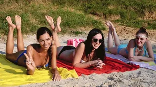 Beach big feet show from Kristina, Olivia and Valentina (Full with 33% discount)