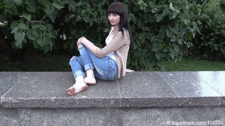 Amateur brunnete barefoot in public for the first time (Part 6 of 6)